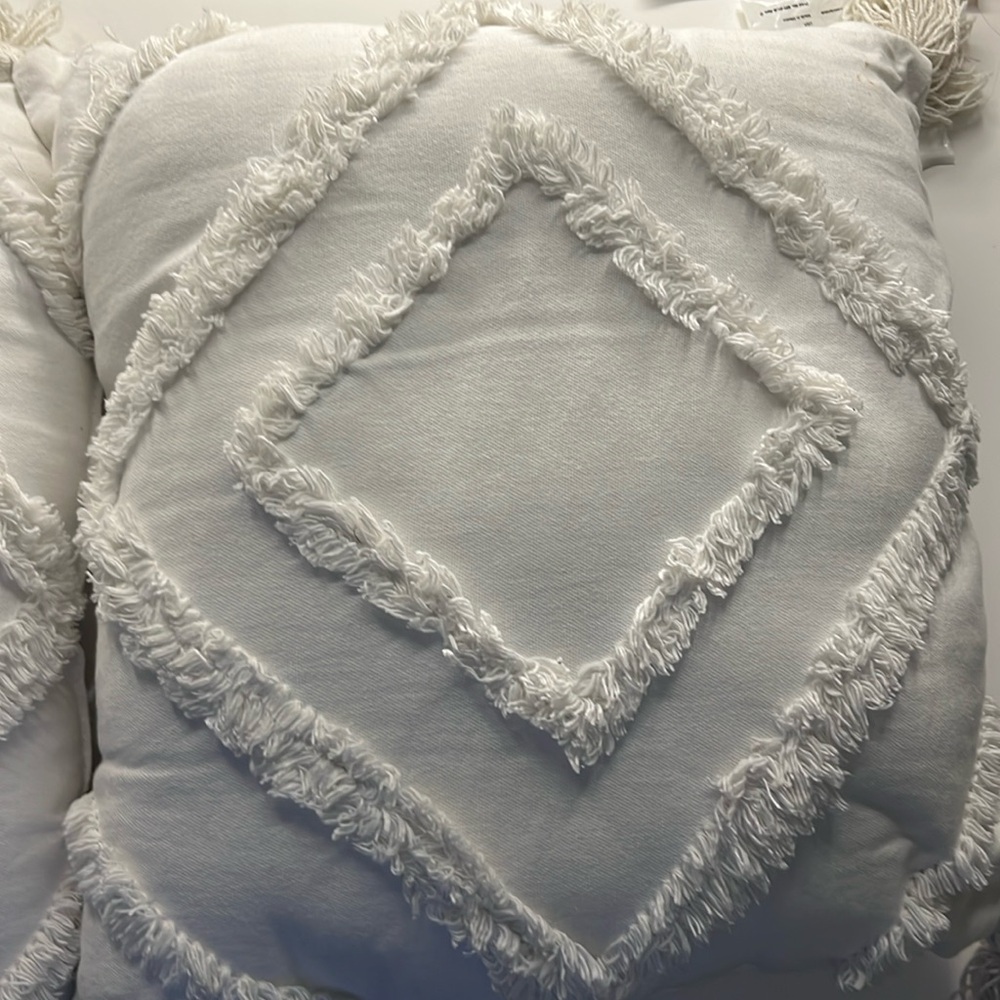 2 decorative pillows